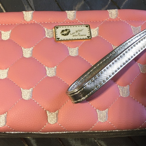 NWT Pale Pink Betsey Johnson Wristlet Gold Strap 💝 - Picture 2 of 7